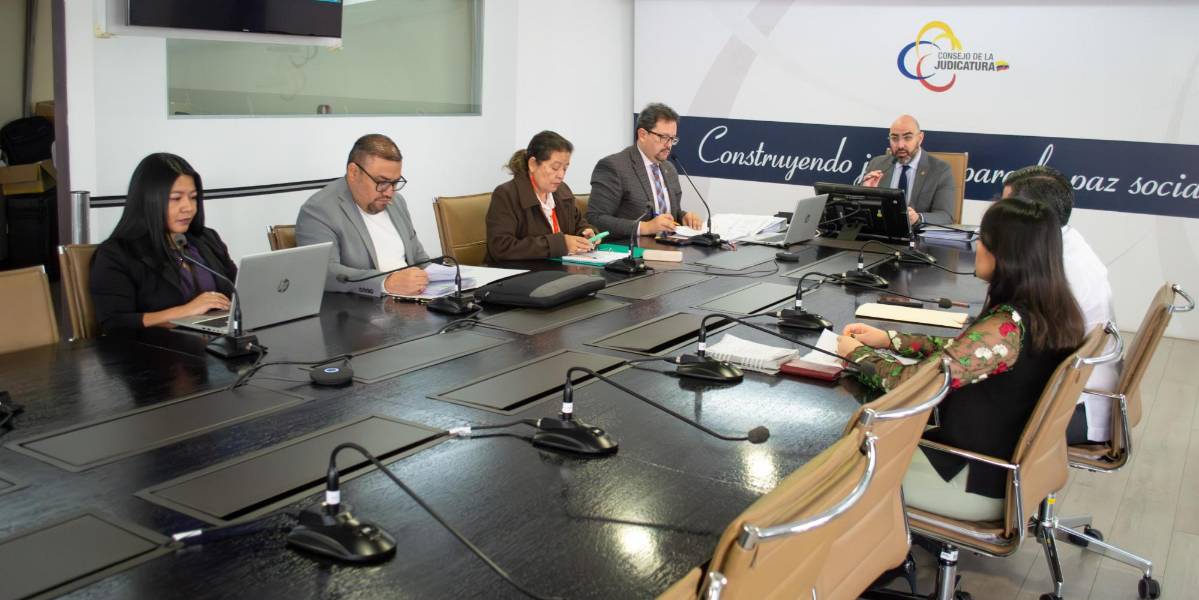 El Pleno del Consejo de la Judicatura suspende a defensor público de Esmeraldas por presunto abuso sexual