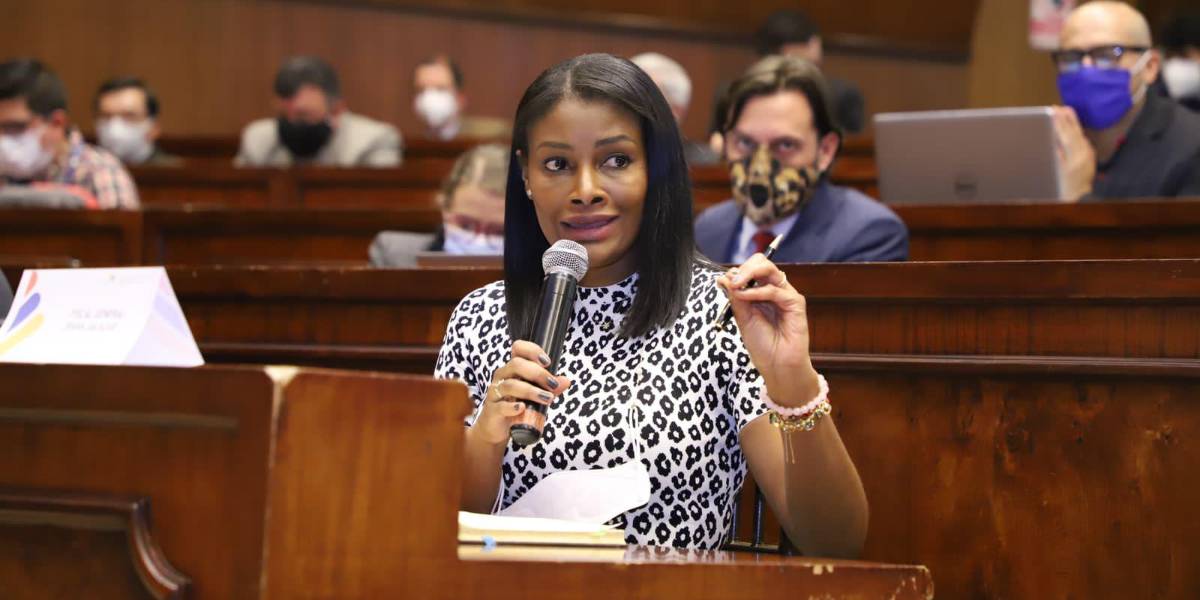 Fiscalía indaga presunto caso de peculado por los USD 46.500 hallados en departamento de exministro de Salud