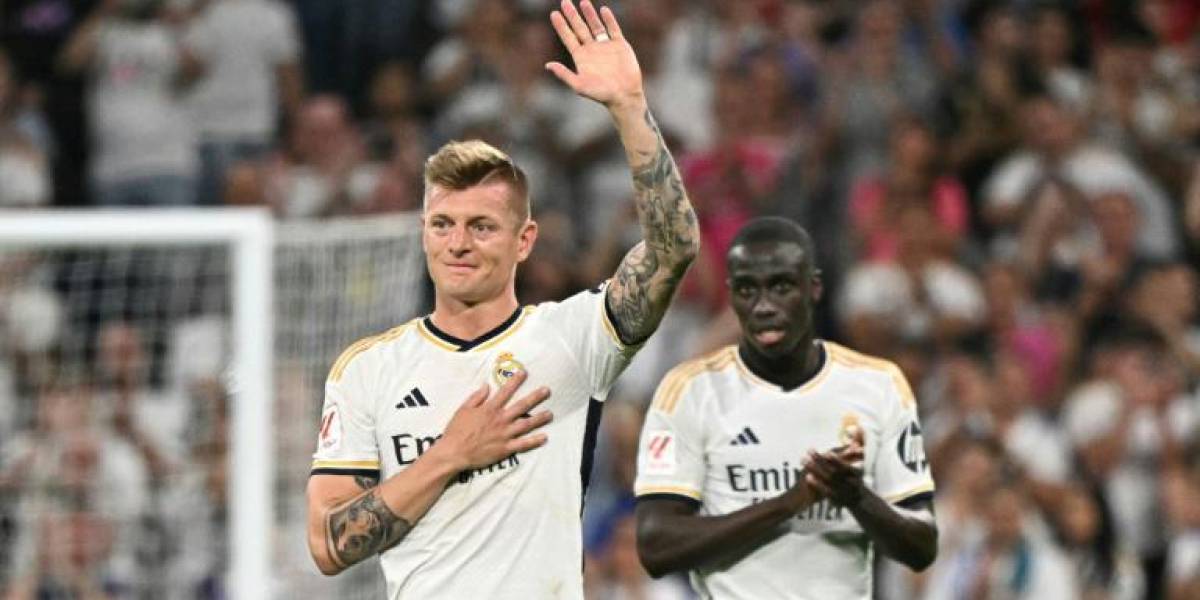 Toni Kroos se despide del Bernabéu entre aplausos y sus 12 títulos ganados con el Real Madrid