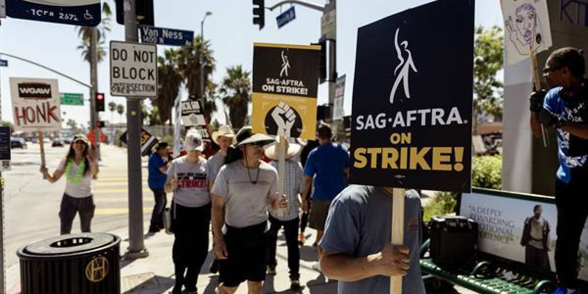 Guionistas y estudios de Hollywood retoman la negociación para terminar con la huelga