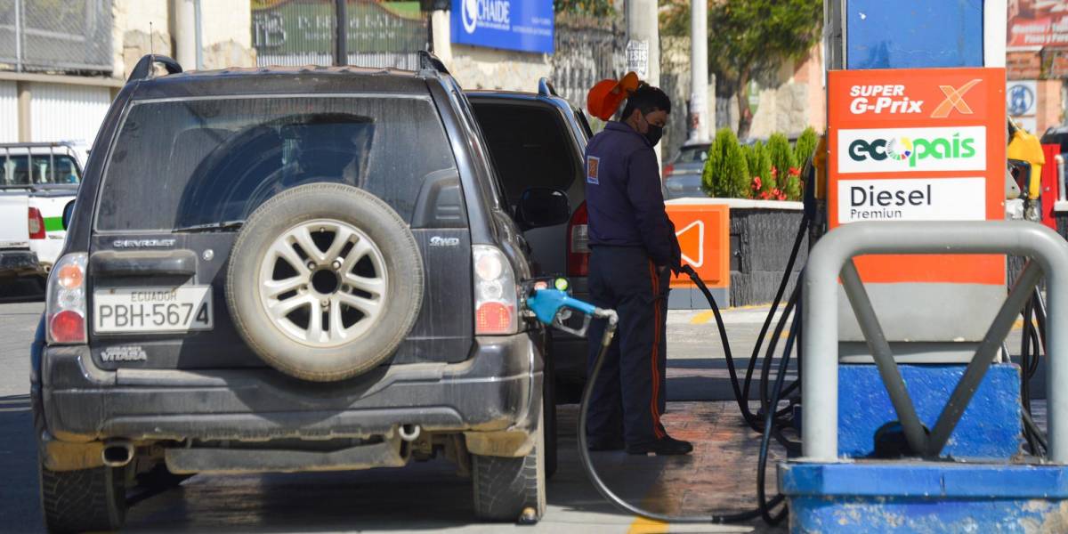 Precio histórico de la gasolina súper en $ 5.20 en las estaciones de servicio de Ecuador