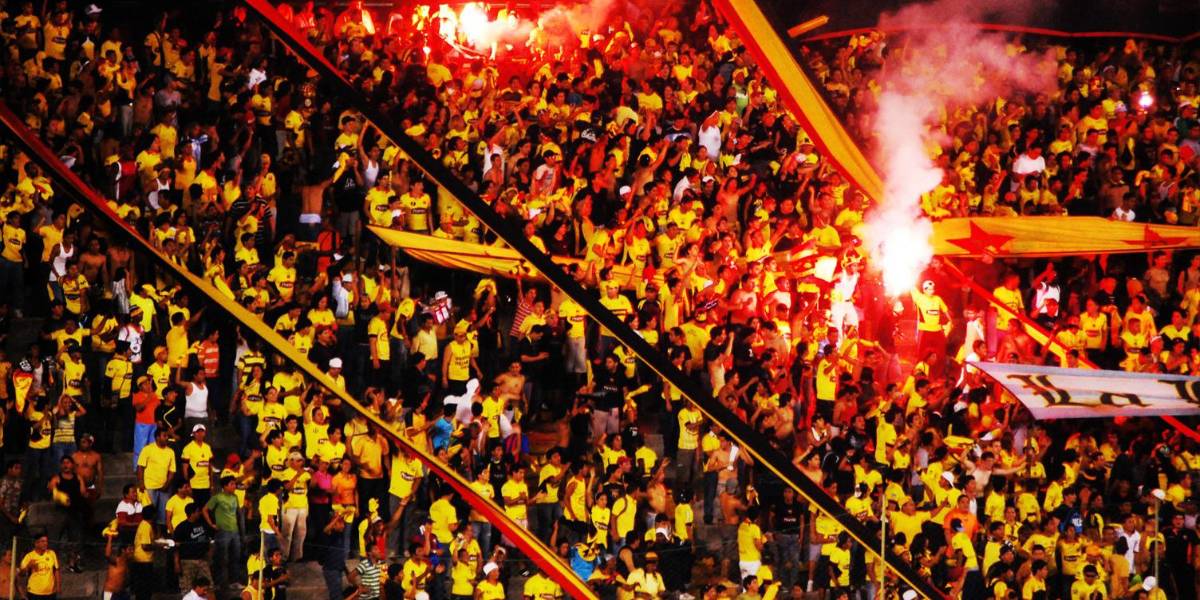 Tensión en Barcelona SC: la Sur Oscura encaró al equipo en plena concentración