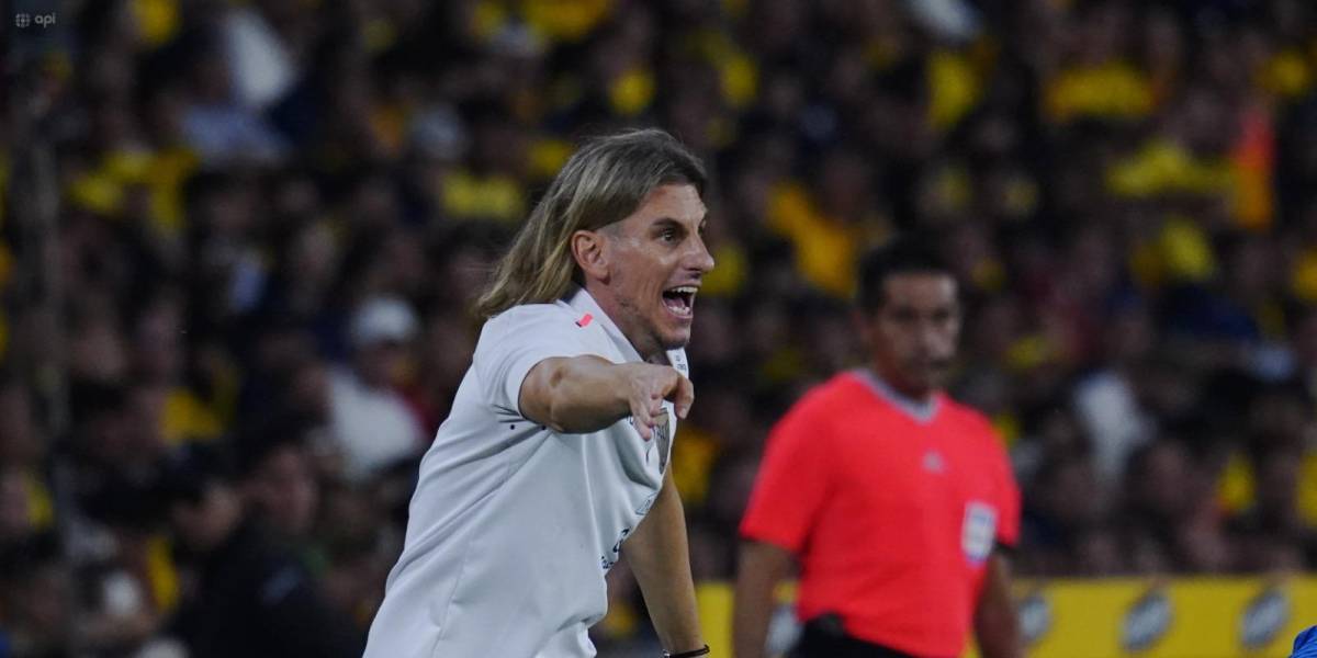 Beccacece estaría analizando convocar a un delantero de última hora para el partido contra Perú