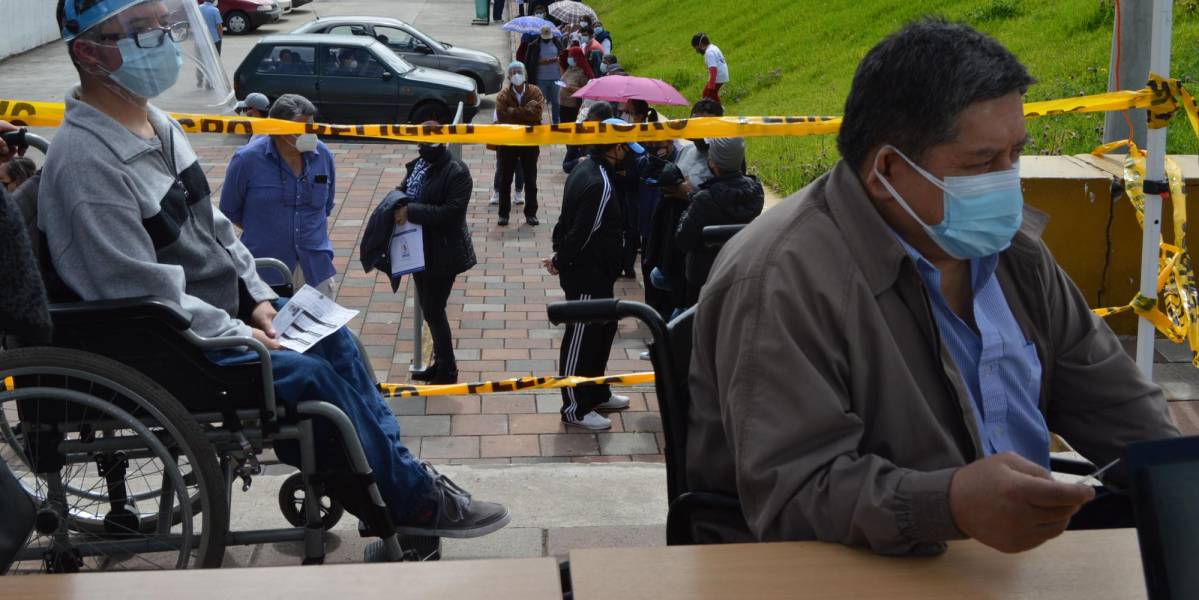 En Ecuador solo hay 1.6 millones de personas que han recibido la dos dosis, es decir el 9.5% de la población. API/Referencial