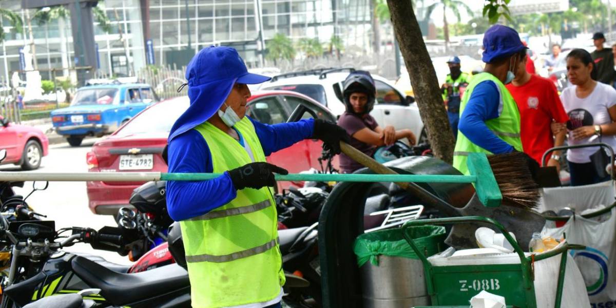 La jornada electoral dejó 3 900 toneladas de basura en Guayaquil
