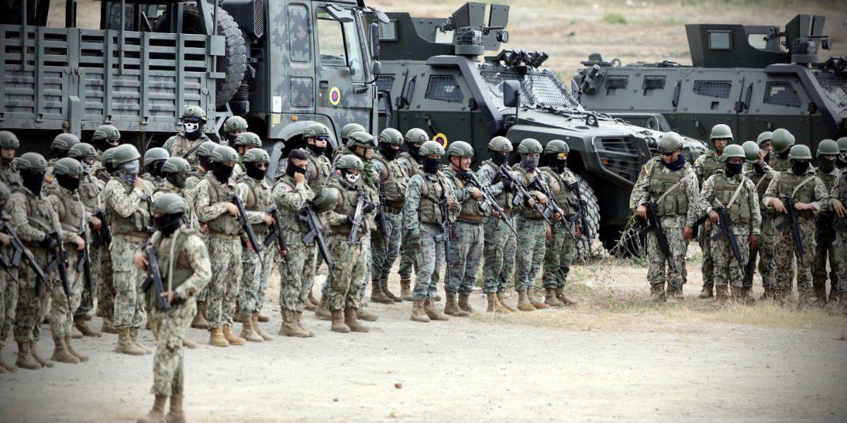 Lasso, a policías y militares en Durán: si tienen que usar sus armas, ¡háganlo!