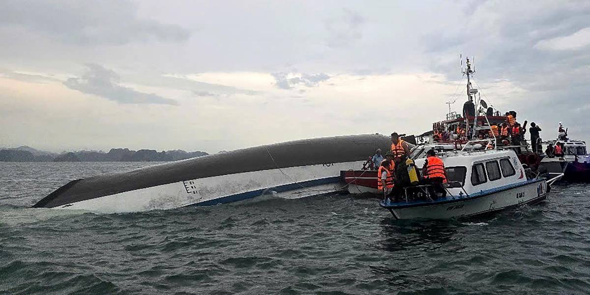 Al menos 28 muertos al volcar un barco turístico en Vietnam