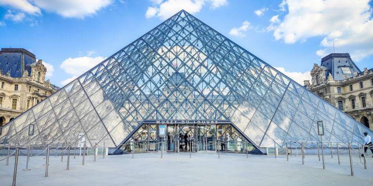 Nuevas imágenes muestran la fuga de los ladrones del Louvre con joyas millonarias