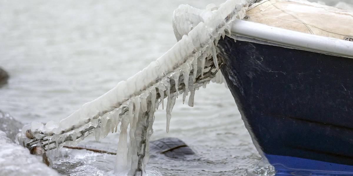 En Polonia dos personas mueren por hipotermia y en Francia mil carros están bloqueados por la nieve