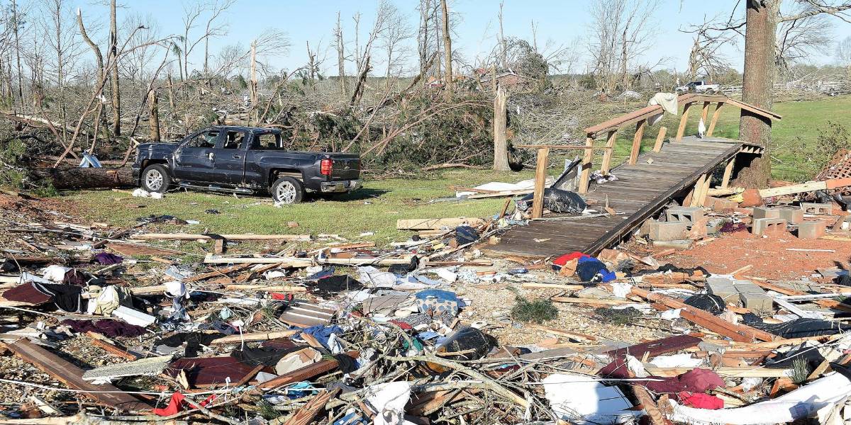 Al menos 42 muertos por tormentas y tornados en Estados Unidos