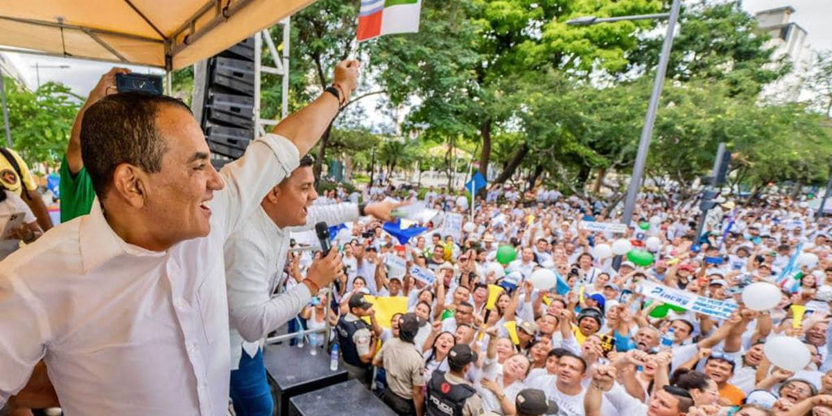 El alcalde de Portoviejo, Javier Pincay, dice que permanecerá en el cargo
