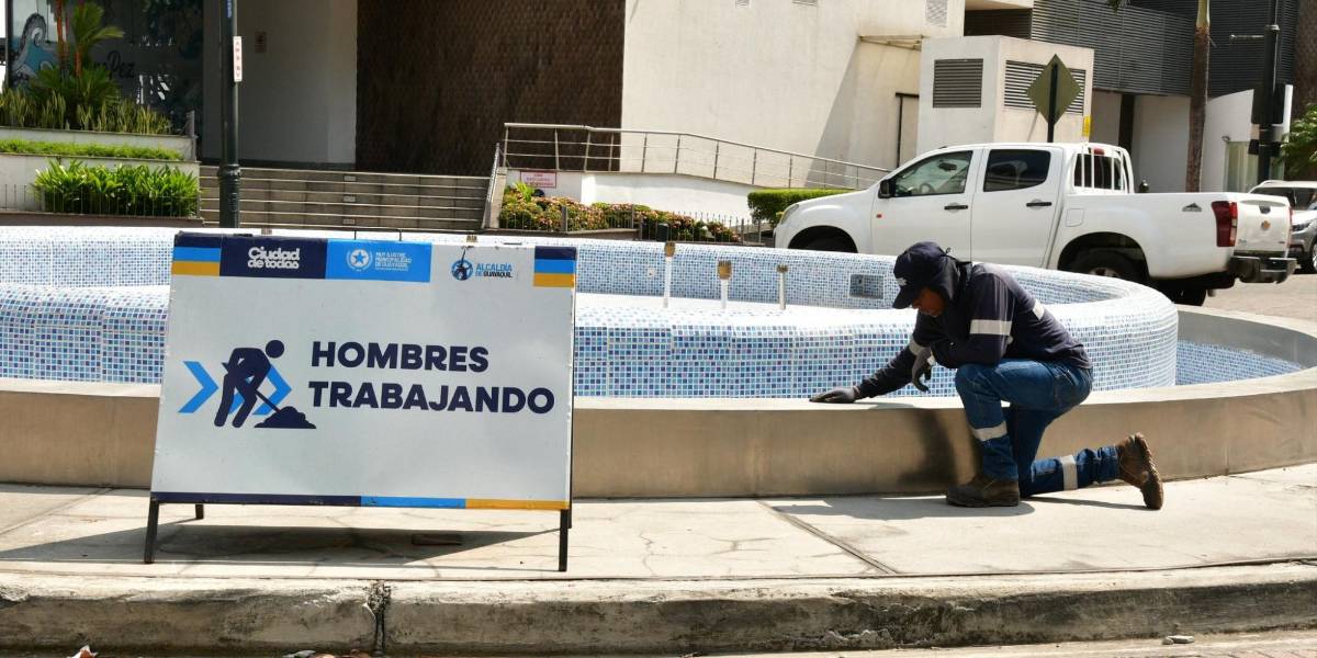 Un motociclista borracho chocó contra una pileta en Puerto Santa Ana, Guayaquil