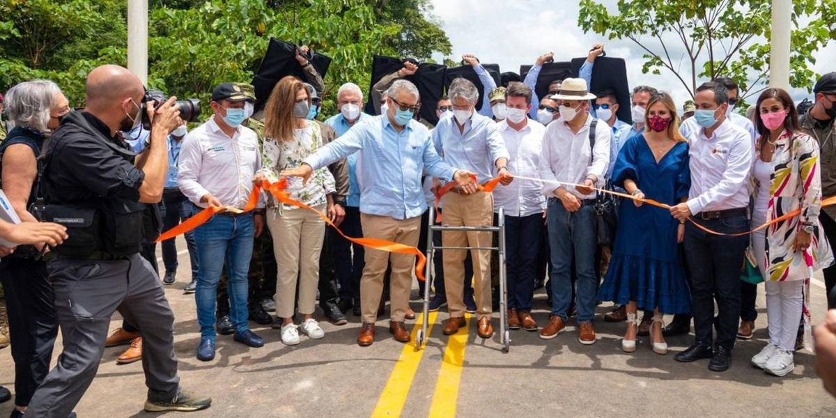 Duque y Lasso inauguran corredor vial en la frontera de Colombia con Ecuador
