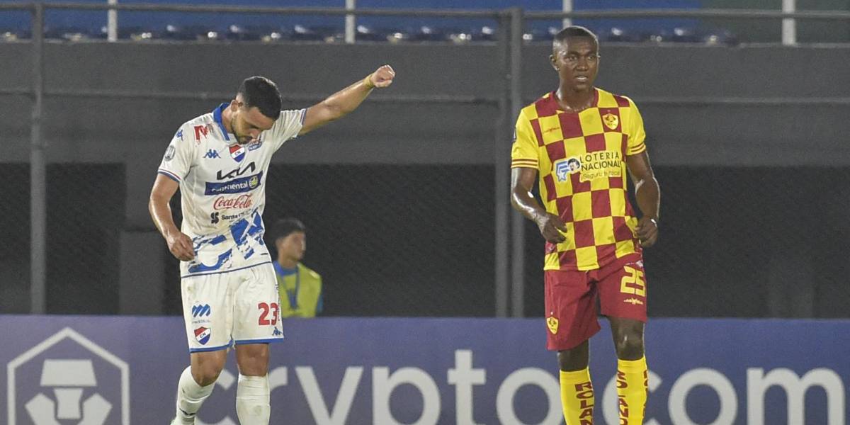 Aucas fue goleado y quedó eliminado de la Copa Libertadores por el Nacional de Paraguay