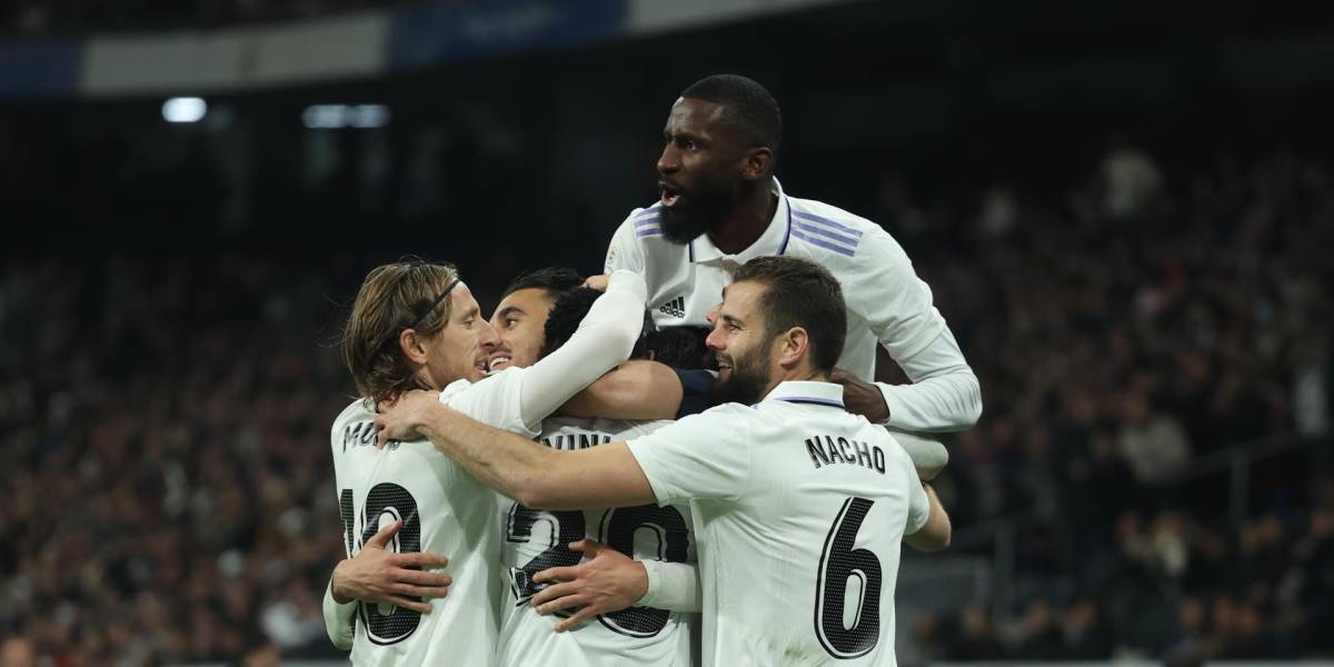 Real Madrid sigue de cerca el primer lugar tras victoria sobre Valencia