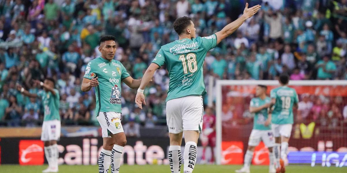 Ángel Mena asistió y marcó un gol en la victoria del León sobre Santos Laguna