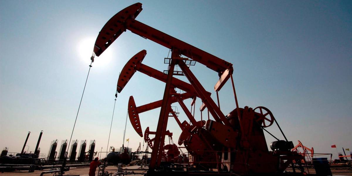 El precio del petróleo de Texas cae por debajo de los USD 100