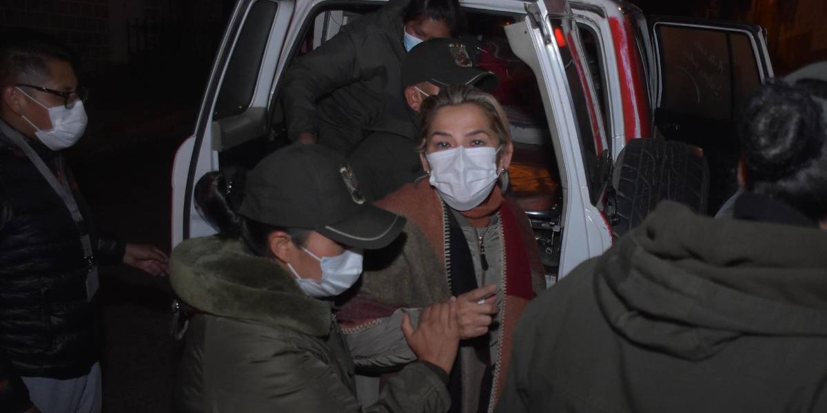 Expresidenta de Bolivia pide audiencia con Bachelet para demostrar su inocencia