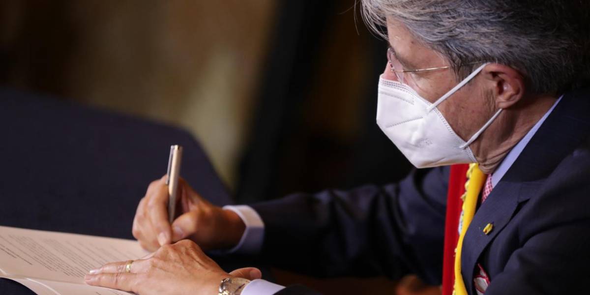 Lasso ordena retirar resguardo militar a familia de exmandatarios