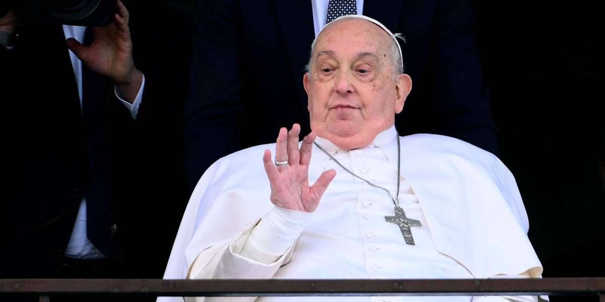 El médico que trató al Papa: Tuvimos que elegir entre dejarlo ir o probar con todo