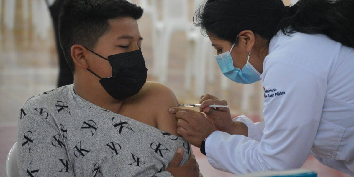 Más de 190 mil estudiantes de 12 a 15 años se vacunarán en Quito