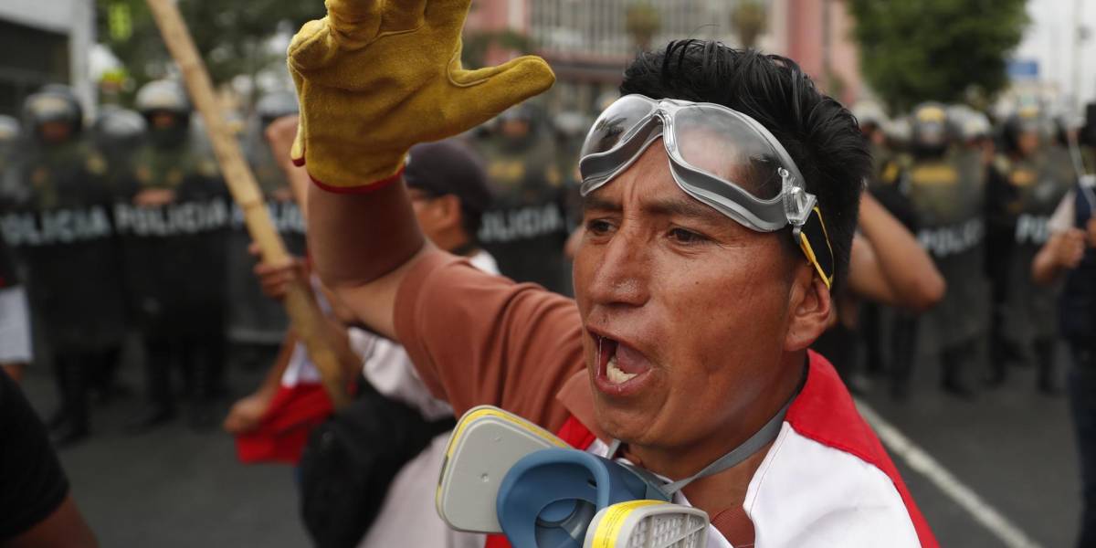 Nueva jornada de protestas en Lima termina en enfrentamientos