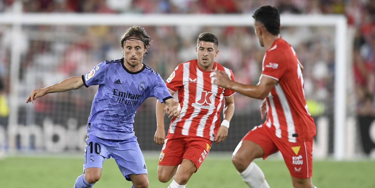 Real Madrid inicia la liga española con remontada ante Almería