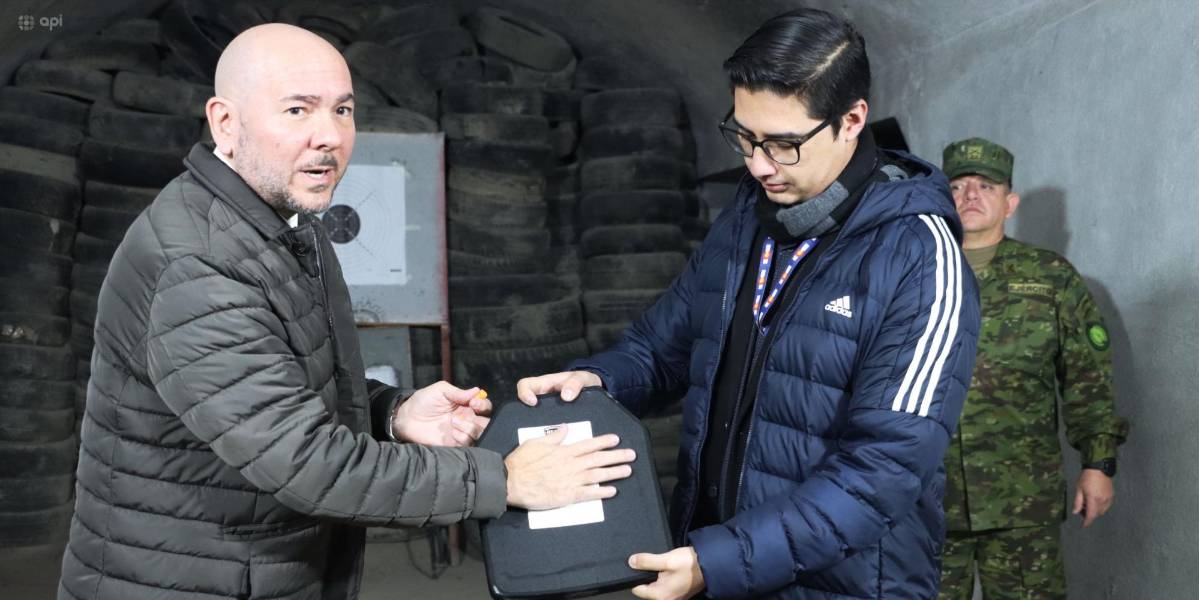 La Fiscalía inició una investigación previa por la compra de chalecos militares