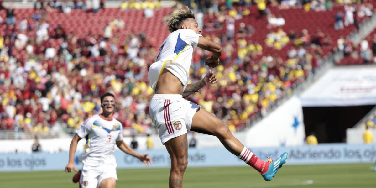 Jhonder Cádiz celebrando su tanto para Venezuela.