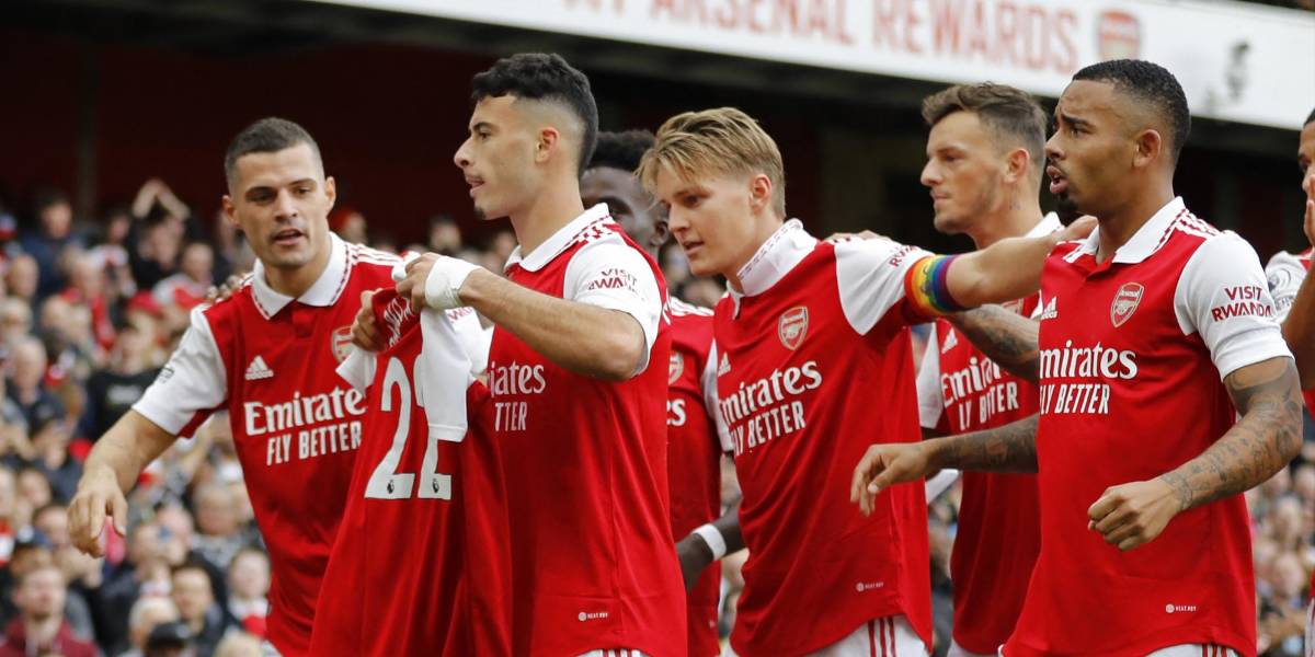 Arsenal derrota a Chelsea y sigue líder en la Premier League