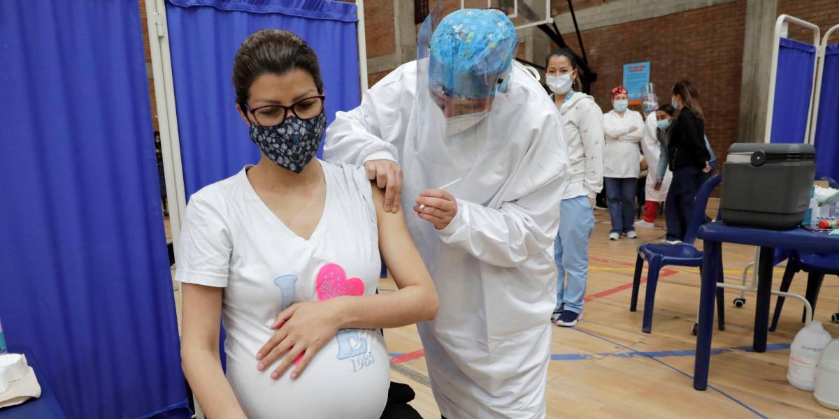 Embarazadas deberían vacunarse obligatoriamente contra el Covid, según estudio