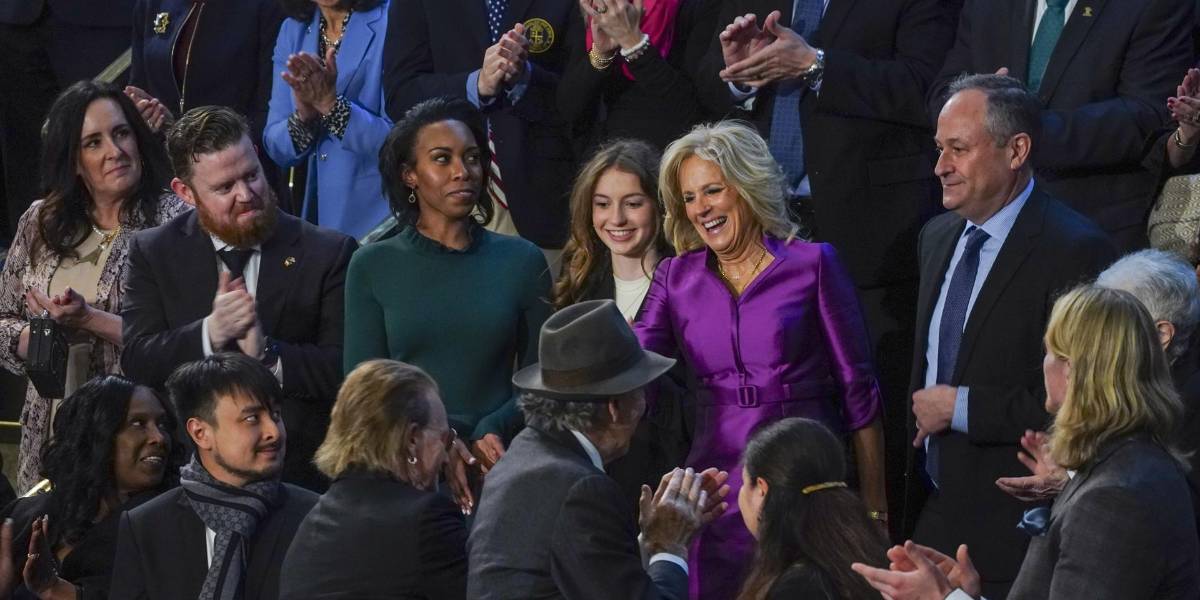 Polémica por video de Jill Biden, primera dama de EE.UU., y el esposo de la vicepresidenta dándose un beso