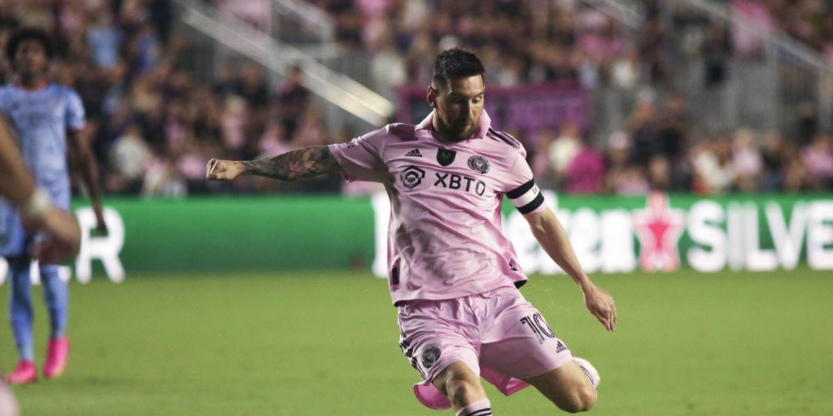 Messi golpea a una niña con un tiro libre y la respuesta del padre se hizo viral