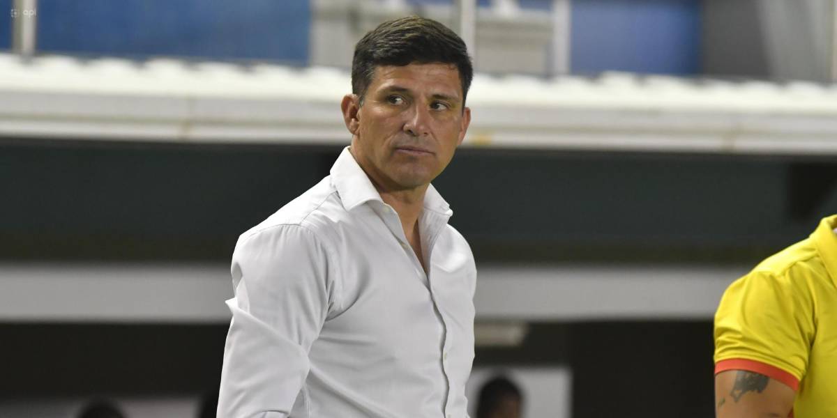 Aucas anunció la salida del entrenador Gabriel Pereyra