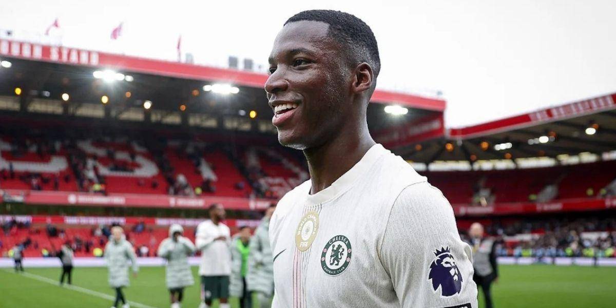 La suspensión de Moisés Caicedo en la Premier League podría convertirse en una oportunidad para recuperar su rodilla resentida