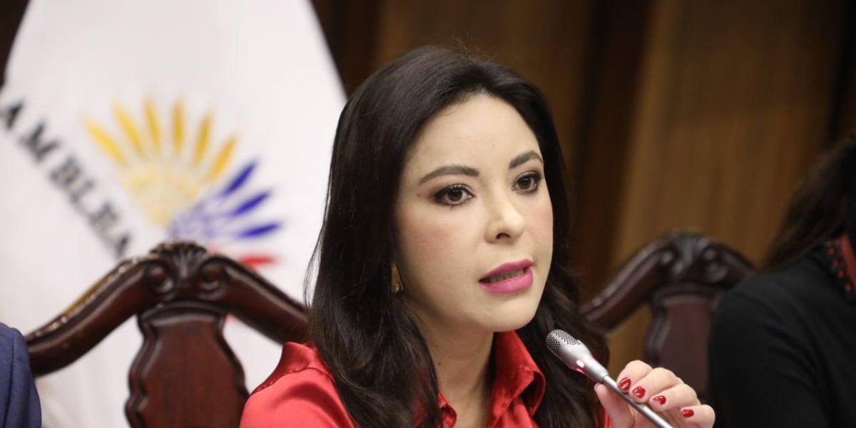 La Fiscalía solicita a Pamela Aguirre que, en caso de saberlo, informe sobre el paradero de Ronny Aleaga