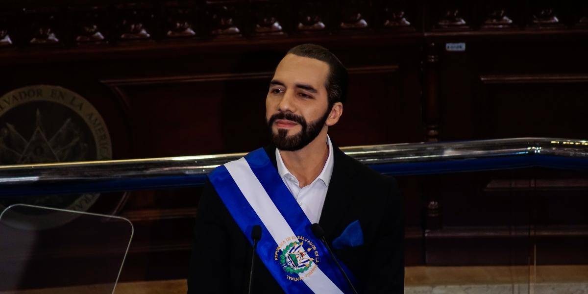 El Salvador: Nayib Bukele ofrece 5 000 pasaportes gratis a profesionales extranjeros