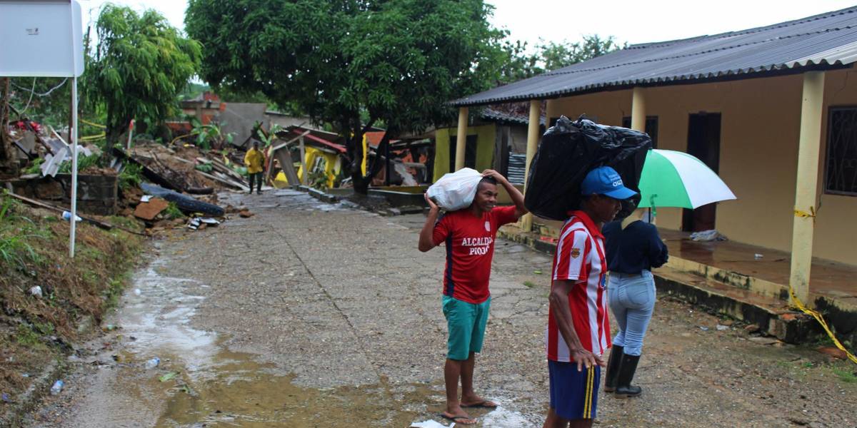 Avalancha destruye más de 80 casas en Colombia