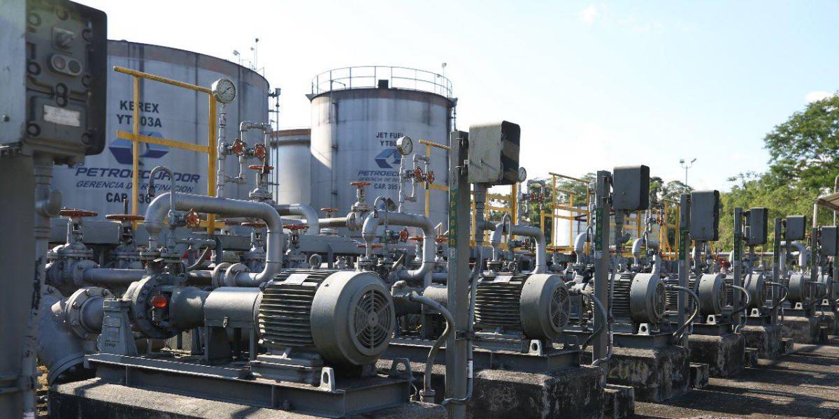 Disminuye producción petrolera de Ecuador debido a una descarga atmosférica