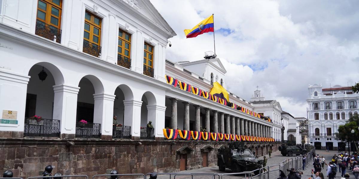 Gobierno ajustará tarifa con transportistas que brindan servicio al Estado, tras alza del diésel