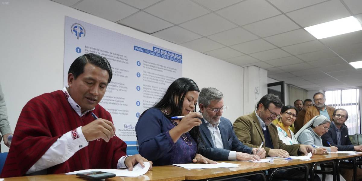 El Gobierno e indígenas de Ecuador cierran la mesa de diálogo de minas y petróleo