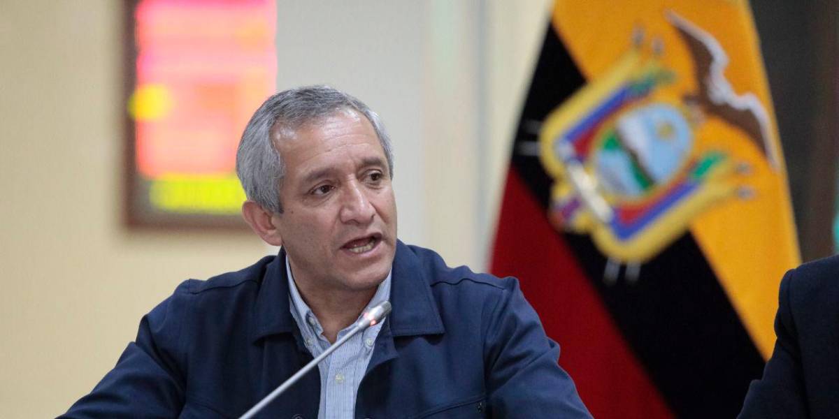 Carrillo rompe el silencio tras su salida del Ministerio del Interior: siente que Lasso lo dejó solo ante la crisis política y el caso Bernal
