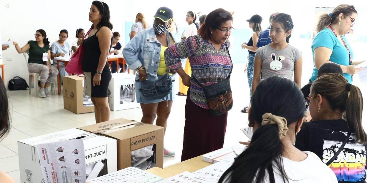 Elecciones Ecuador 2023: ¿cuánto deben pagar quienes no voten o no se presenten como miembros de mesa?