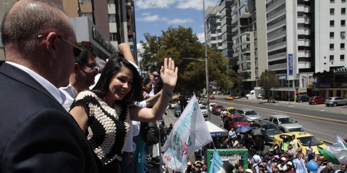 Luisa González y Diego Borja aceptaron su precandidatura presidencial por el correísmo
