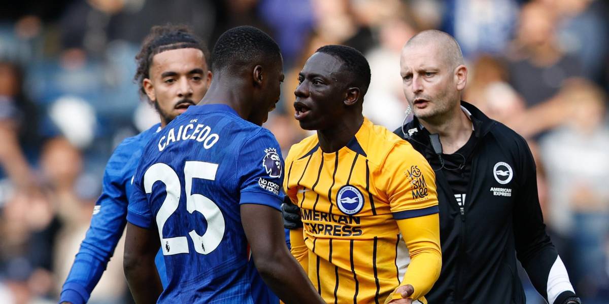(VIDEO) Moisés Caicedo golpeó a un jugador del Brighton en la derrota del Chelsea en la Premier League