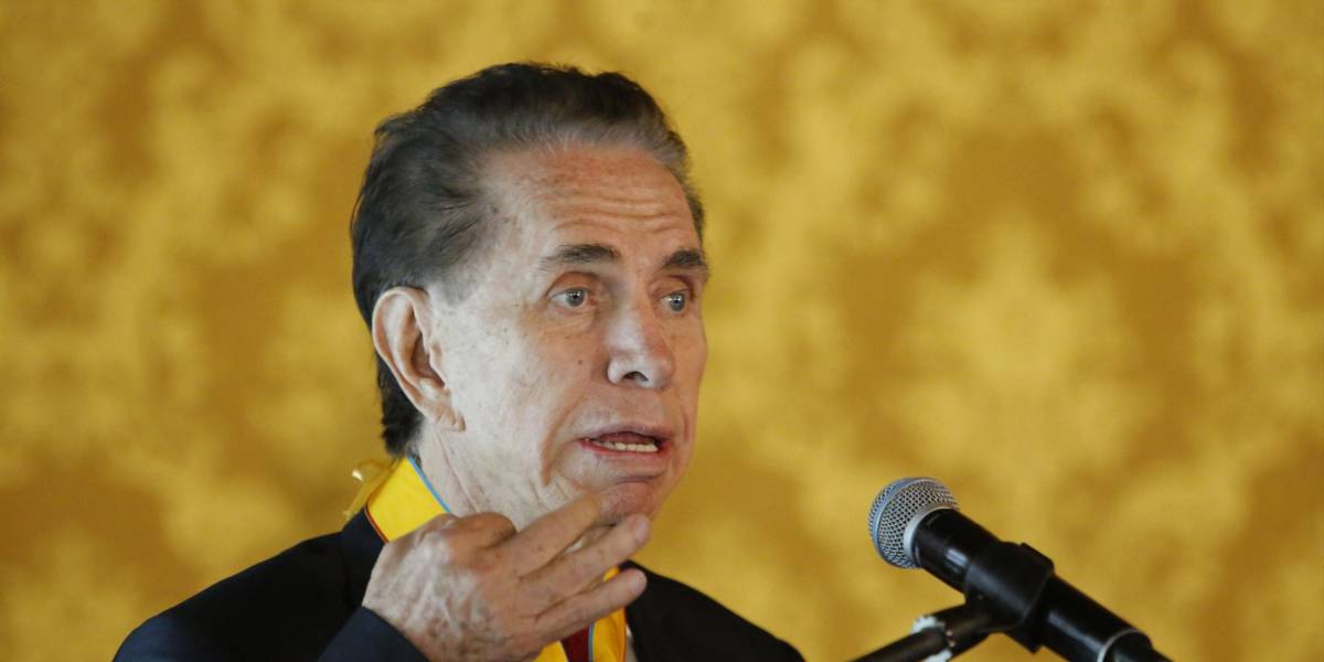 Don Alfonso Espinosa de los Monteros recibió reconocimientos en el Día de la Libertad de Prensa