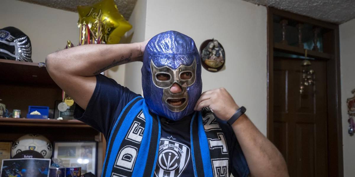 El 'Gigante Calderón', fiel hincha enmascarado del Independiente del Valle