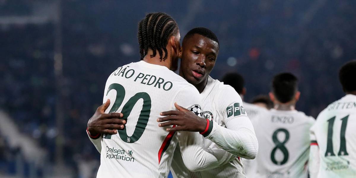 La prensa inglesa celebra el regreso de Moisés Caicedo, a pesar de la derrota del Chelsea en Champions League