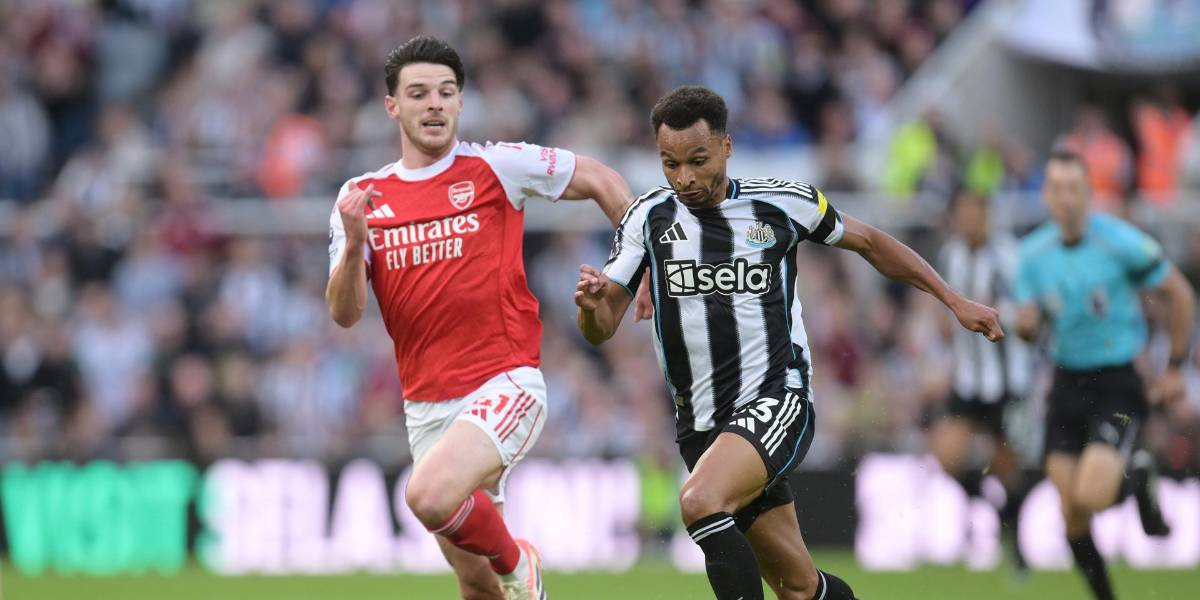 Arsenal, sin Piero Hincapié, le ganó 2-1 al Newcastle y se acerca al Liverpool