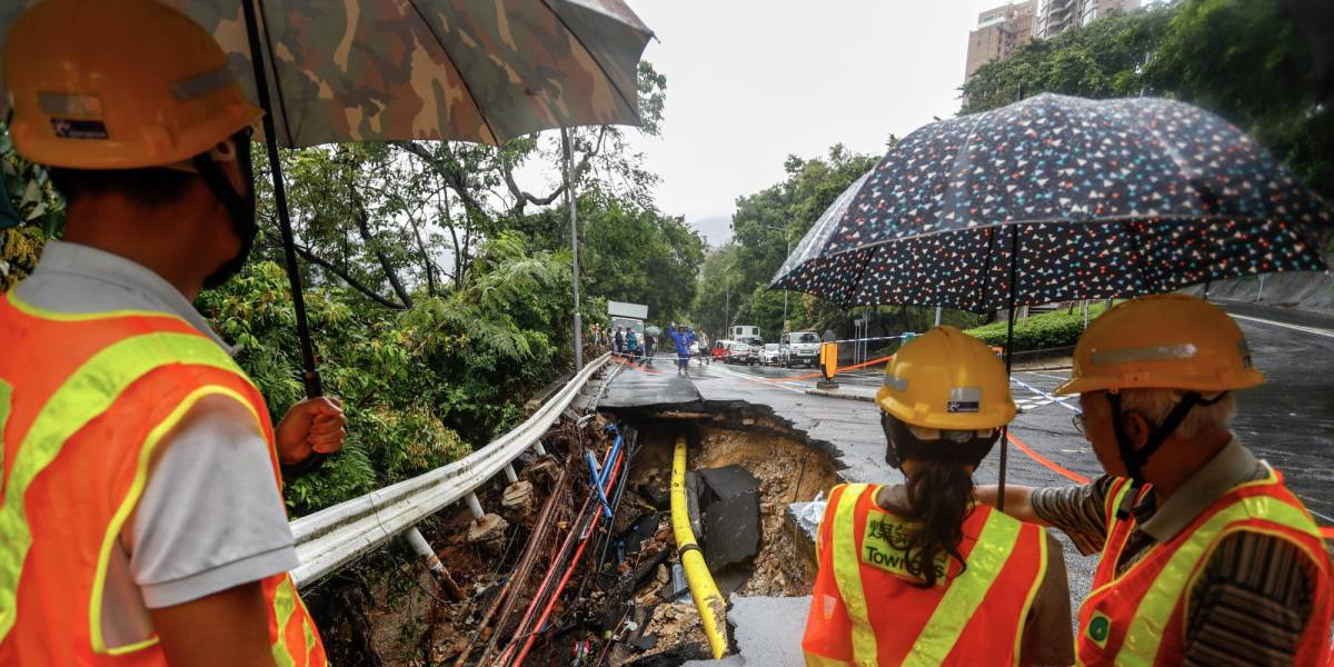 Al menos un muerto y más de 100 heridos tras las fuertes lluvias en Hong Kong
